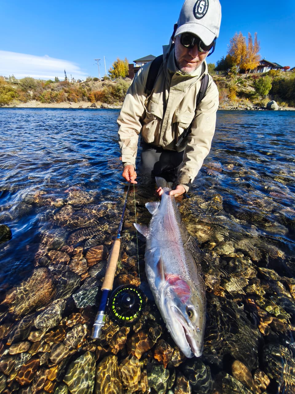 Diego Flores pescando con mosca