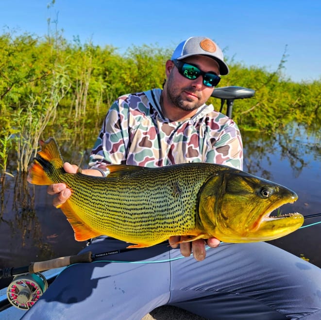 Facundo Pujol con un dorado gigante